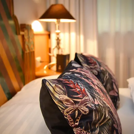 كيو! ماريا تيريزيا 4*