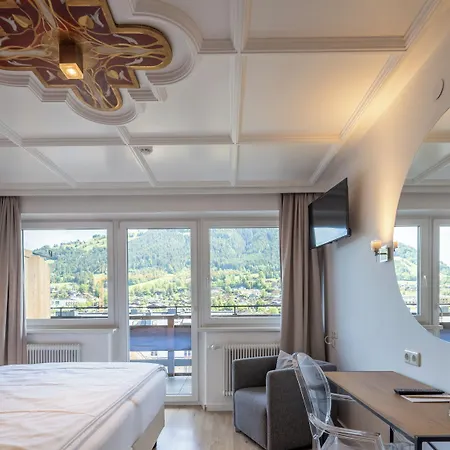 كيو! ماريا تيريزيا