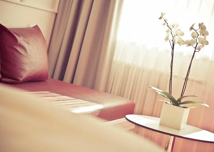 Q! Maria Theresia Отель 4*